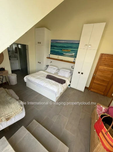 Penthouse à vendre à Péreybère, 174m², 3 chambres, piscine commune, front de mer, meublé, climatisé.