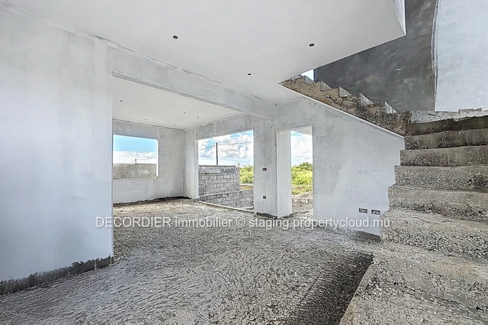 For Sale – Modern House with Swimming Pool