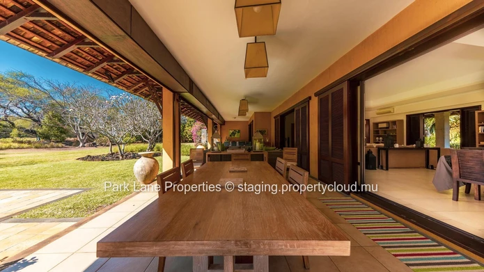 Villa de Prestige de 4 Chambres avec Piscine, Kiosk & Jardin au Tamarina Golf Estate