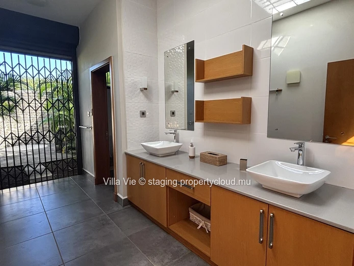Forêt Daruty - Spacious 4-bedroom house with swimming pool and large garden