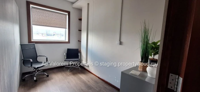 Bureau meublé à louer – 44 m² à Ebène