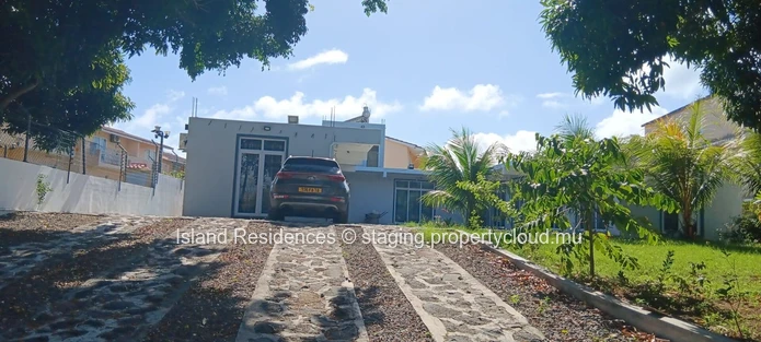 Grand Gaube - Maison neuve de 2800 pieds carrée avec piscine et jardin cloturée