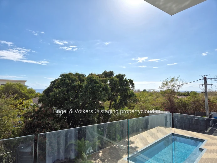Modern first floor apartment for long term rent