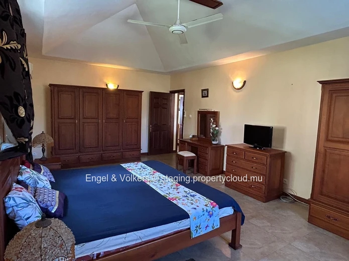 Charming and Spacious 5-Bedroom House for Rent – Large Plot, Private Pool & Peaceful Setting