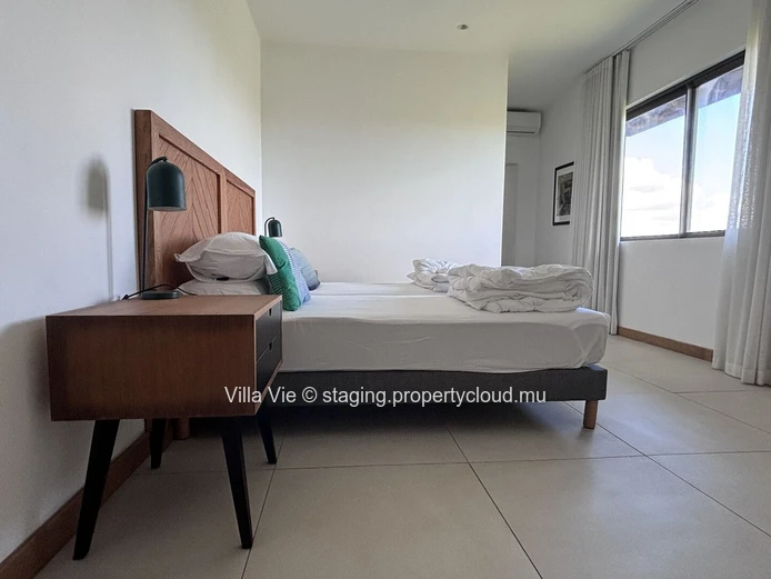 Grand Gaube - Spacious 3-bedroom penthouse with en-suite bathrooms, office, swimming pool, and sea views
