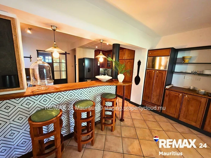 Villa coloniale de prestige à Pointe aux canonniers - 5 chambre, jardin 2 400 m², à 100 m de la mer