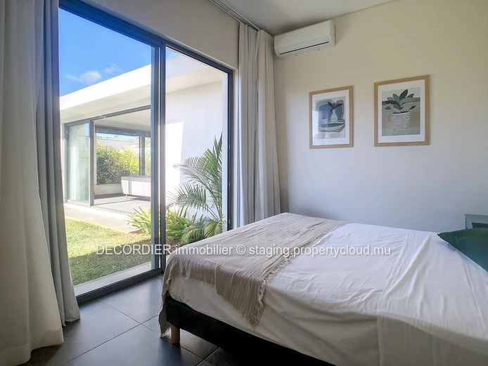 Contemporary villa located in a secure residence, accessible to foreigners (Sole Mandate)