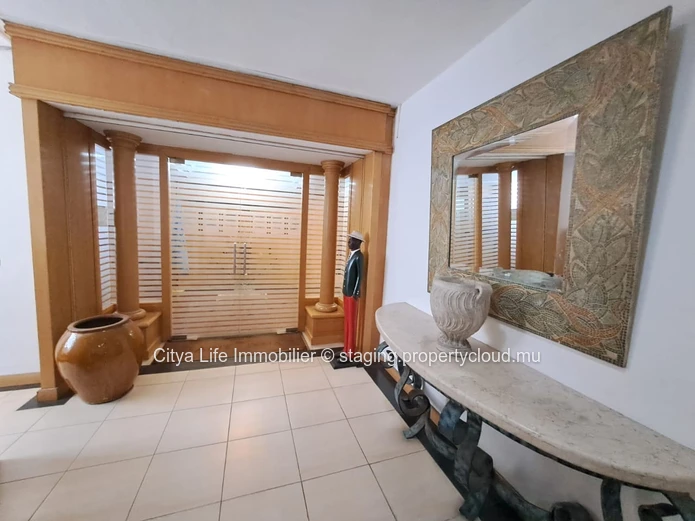 Office - 377 m²