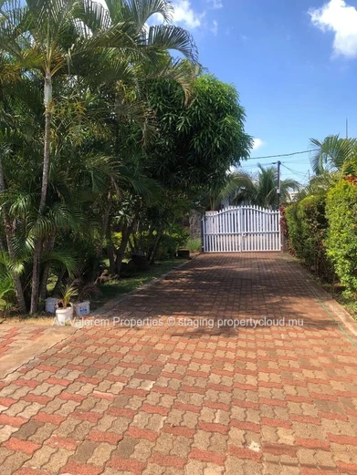 For sale - Spacious house in Pointe aux Sables with pool
