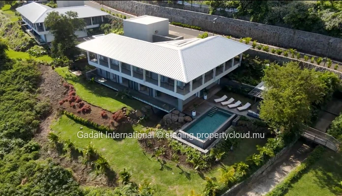 Contemporary villa with breathtaking lagoon views in Rivière Noire