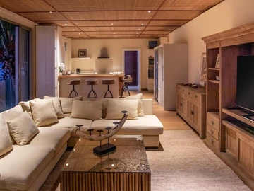 5 Bedroom Villa