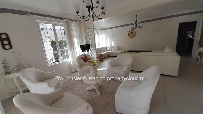 House for sale in Curepipe - Fully equipped and furnished. (Sole Mandate)