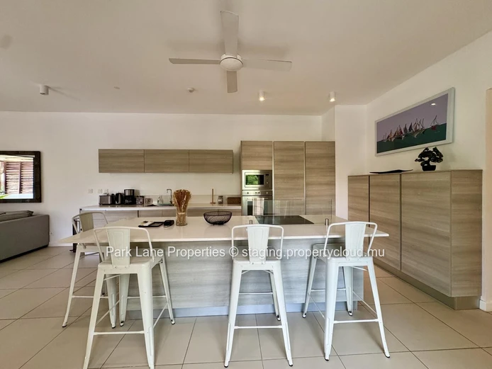 Cute waterfront apartment with view on Marina, between river and mountain.