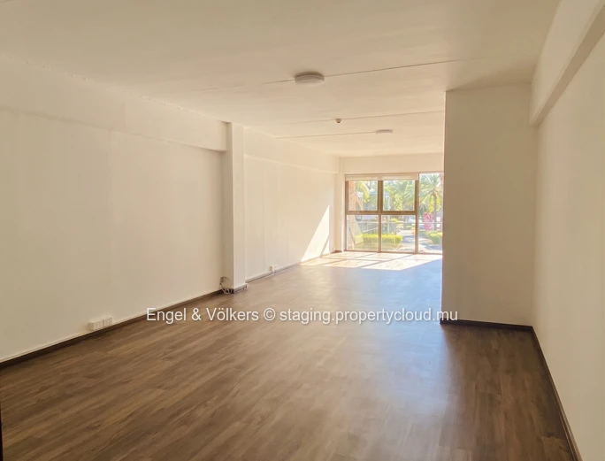 Open-Plan Office with Balcony Access for Rent