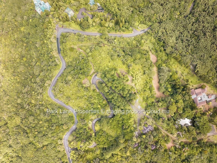 Terrain magnifique et bien entretenu avec vues exceptionnelles