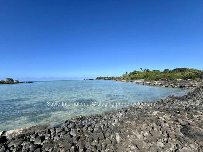 Stunning Beachfront Apartment in Calodyne with 3 Beds, Communal Pool, and Sea Views 