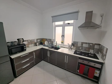6 Bedroom Apartment