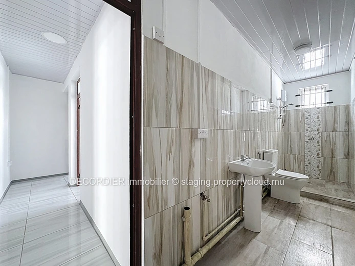 For rent – Commercial building with 4 units in Grand-Baie