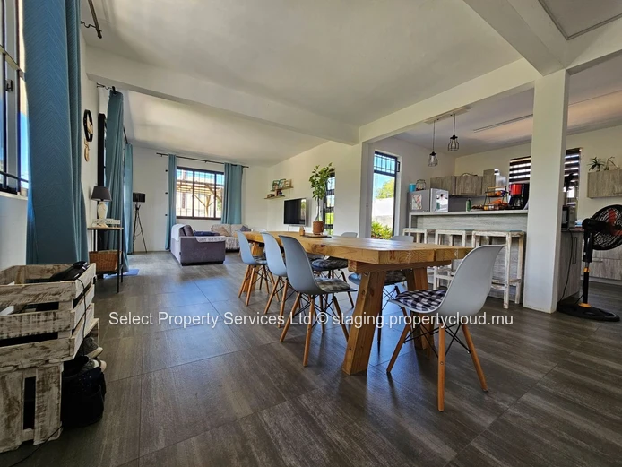 Fully Furnished House for Sale in Albion - Rs 9.9 M