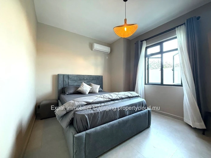 New contemporary villa with terrace, pool, and garden – Close to the beach
