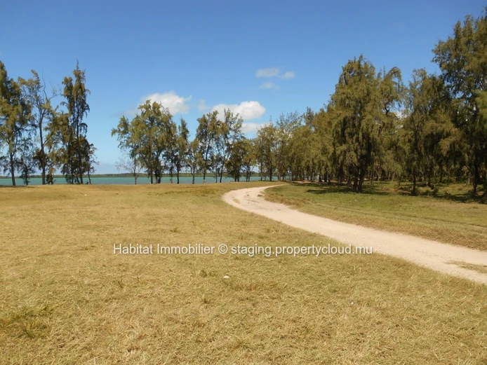 FOR SALE - Nice residential plot of land of 1298 toises in Grand Gaube