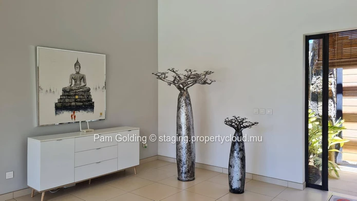 "Villa PDS à vendre à Grand Baie, 325m² habitable, terrain 511m², 4 chambres. Prix $. Ne manquez pas!"