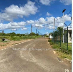 Terrain commercial de premier choix à Trianon, région de Vacoas-Phoenix : 1 688m² à Rs 14M