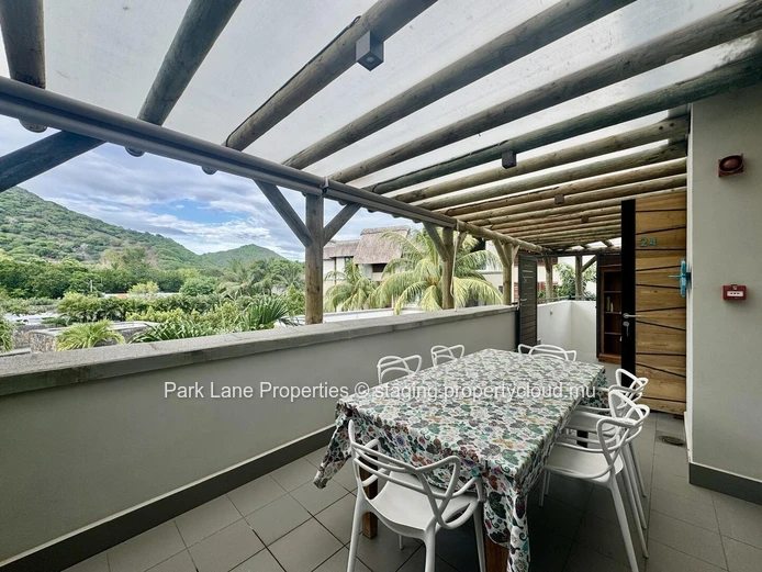 Cute waterfront apartment with view on Marina, between river and mountain.