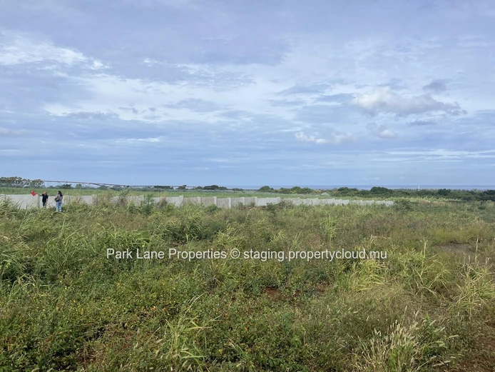 Plot close to main road to Flic en Flac