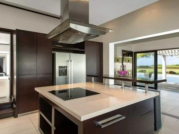 5 Bedroom Villa