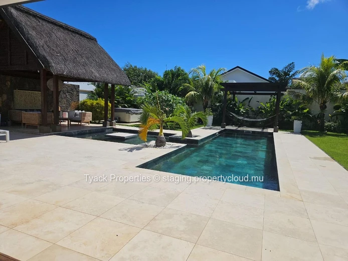 Villa Rare 5 Chambres avec Piscine Chauffée & Spa – Grand Baie