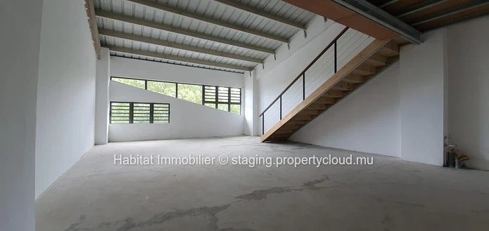 FOR SALE - This one unit unfurnished office space of 180 m2 including a mezzanine of 50 m2 is located in Floréal 