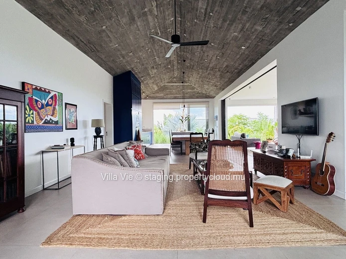 Mont Piton - 4-bedroom family home with swimming pool