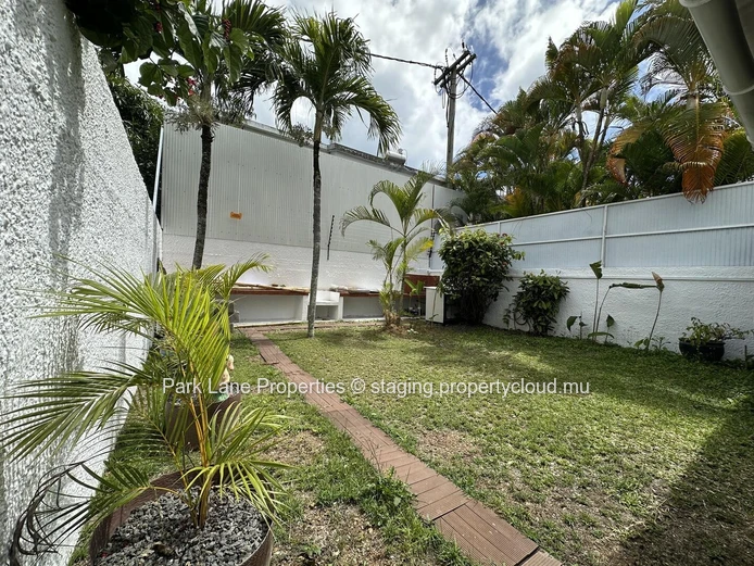 Live in the heart of Grand Bay, close to all commodities!