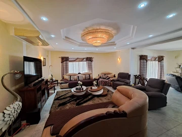 9 Bedroom House