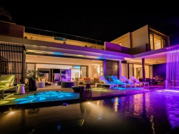 5 Bedroom Villa