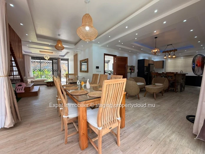 5-bedroom family villa + study for rent – Pointe aux Canonniers, Coastal Road