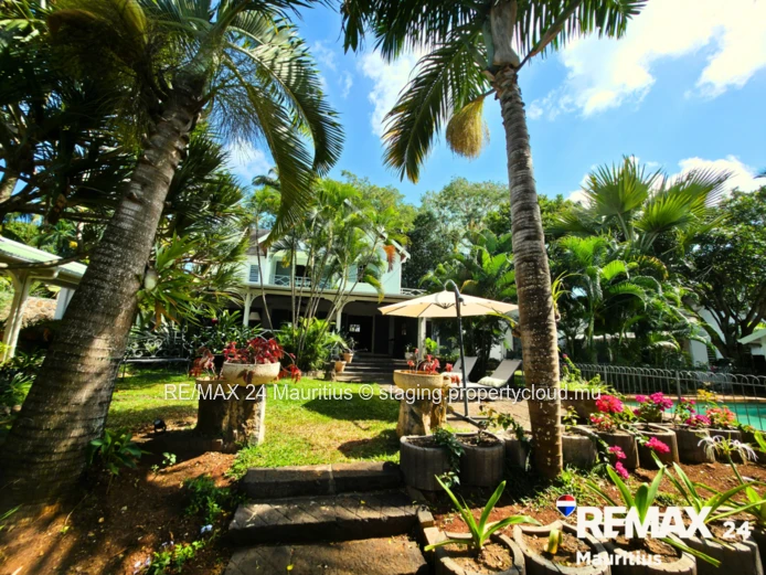 Villa coloniale de prestige à Pointe aux canonniers - 5 chambre, jardin 2 400 m², à 100 m de la mer