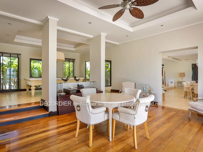 Contemporary single-storey villa accessible to foreigners