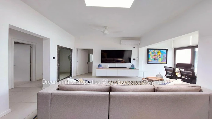 Stunning Mountain And Sea Views! Penthouse With Private Rooftop In Tamarin – Mauritius
