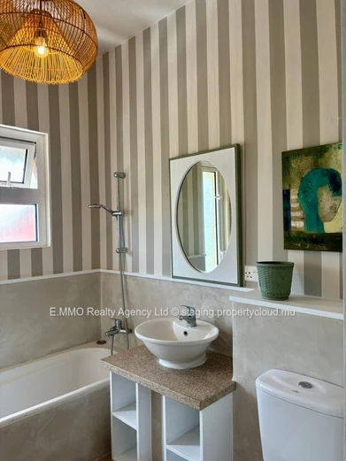 Penthouse meublé à vendre à Bain Boeuf – 2 chambres – À 2 minutes de la plage