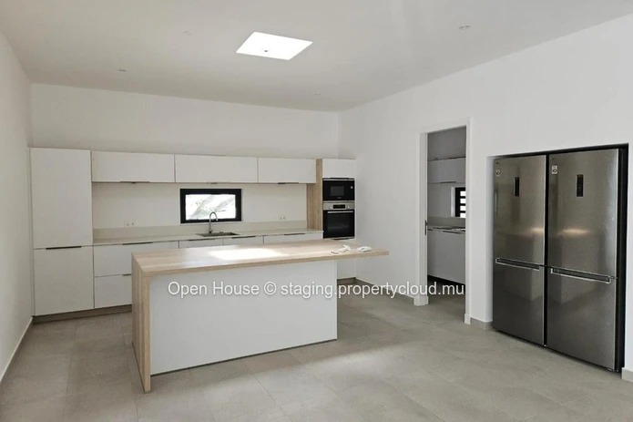 Luxurious Penthouse with Stunning Views in Belle Vue Harel - 508m² Living Space, Communal Pool, and More! Rs 75M