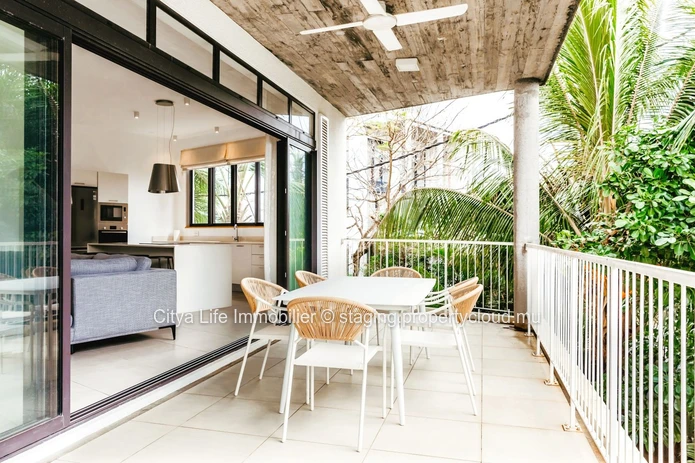 REZ+2 à vendre à Pointe aux Canonniers, 165m², 3 chambres, bureau, piscine commune. Terrain en toute propriété. Rs.