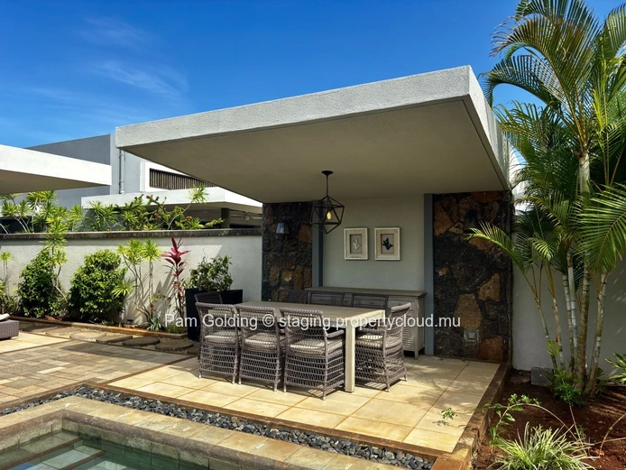 Single-Storey Villa for Sale in Royal Park Balaclava – 3-Bedroom Home