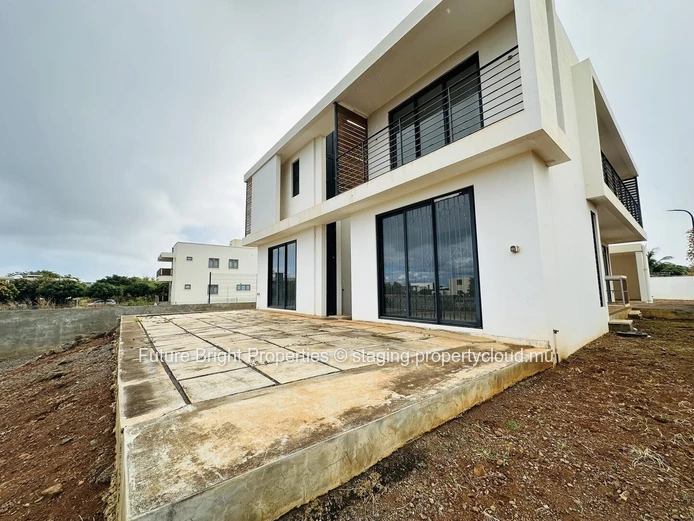 House for Sale on the West Coast (Green Creek) – Great Potential to Personalize