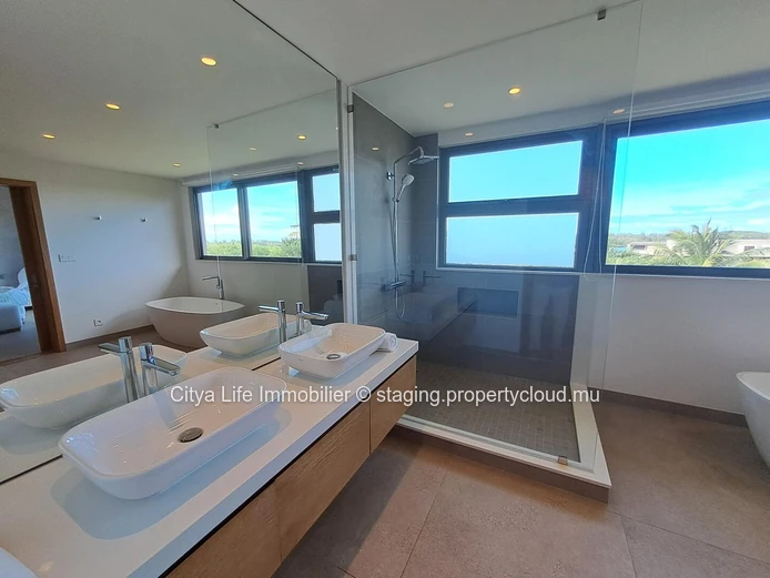 Villa IRS à vendre à Beau Champ, 492m² habitables sur 2.252m² de terrain, 4 chambres, piscine privée, proche des comm...
