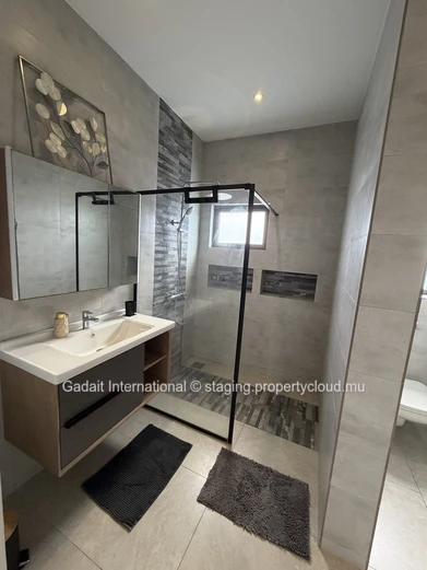 Exceptional penthouse with private rooftop in Pereybere – Sea & mountain views