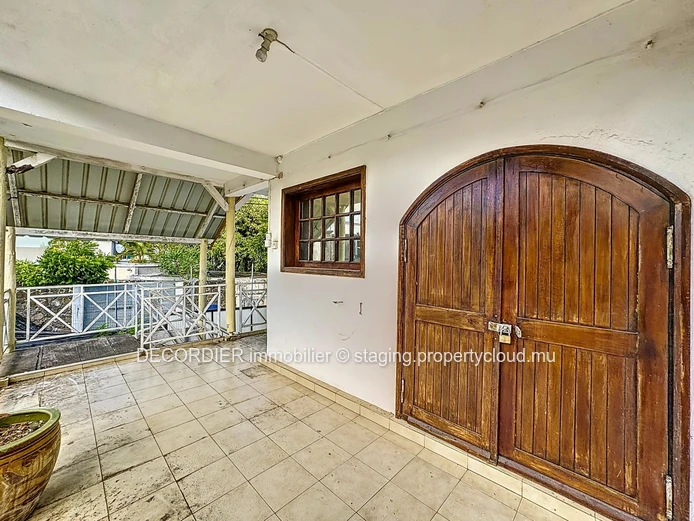 Colonial house to renovate with sea view on the top floor (Sole Mandate)