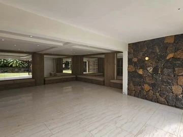 8 Bedroom House