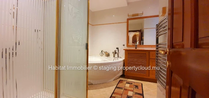 FOR SALE - Beautiful single storey villa of 475 m2 furnished and equipped with neat finishes on a land of 454 toises ...